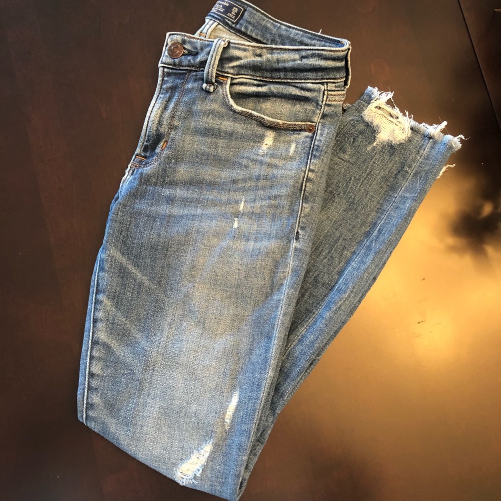 Abercrombie Low-Rise Skinny Jeans🤍